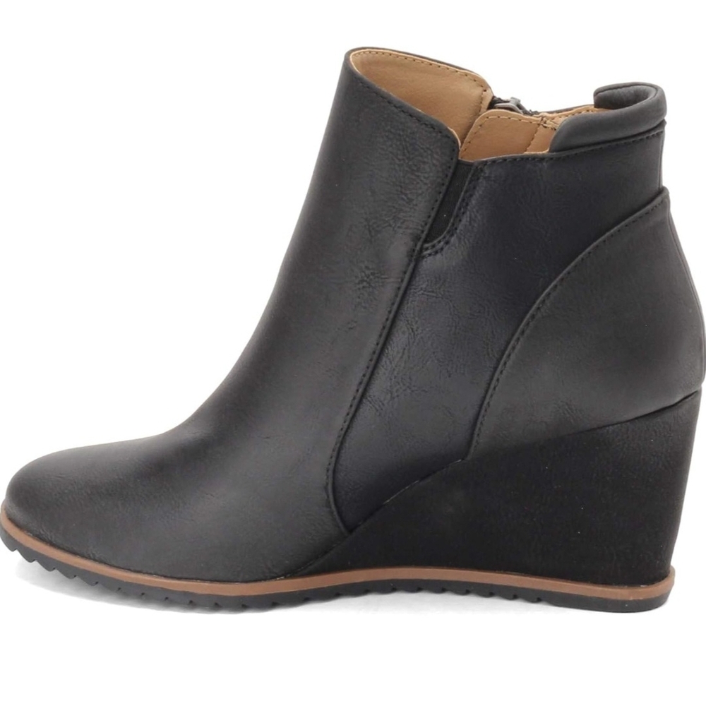 Black Naturalizer Soul Wedge Ankle Boots - Picture 2 of 6